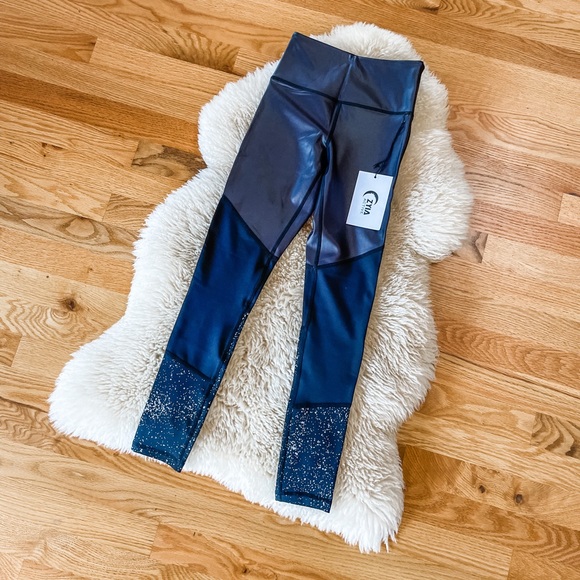 NWT* Zyia Black Reflective Metallic Light n Tight Hi-rise 7/8 24" - Picture 2 of 10